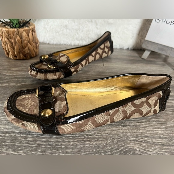 Coach Hellen 'C' logo driving buckle loafers in brown canvas/patent. Size 8.5 - Picture 3 of 9